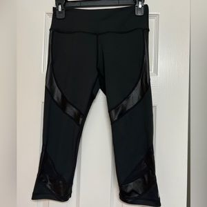 Feed Me Fight Me Capri Leggings w Mesh Panels Sz S